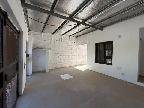 Casa 4 ambientes con 1 baño