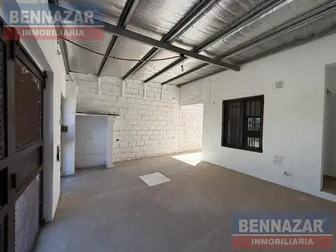 Casa 4 ambientes con 1 baño
