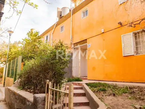 Industriales Neuquinos y calle 6 100