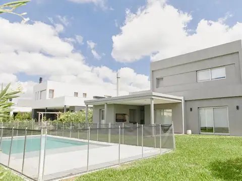 Casa en Venta en Barrio el Cazador, USD 345.000