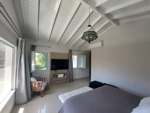 Casa 6 ambientes con 2 baños