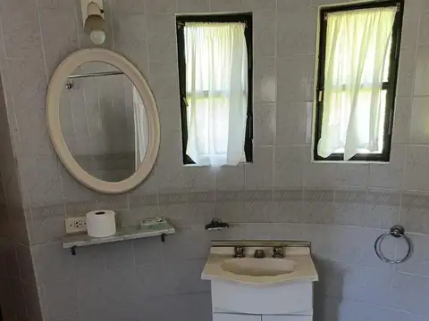 Casa 6 ambientes con 2 baños