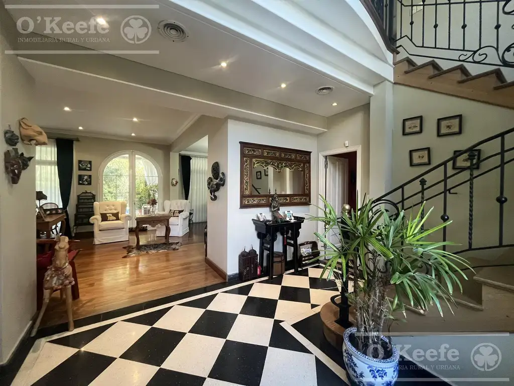 Casa - 626  m² Cubierta | 4 dormitorios | 20 años | 3 baños | 7 ambientes | 4 cocheras