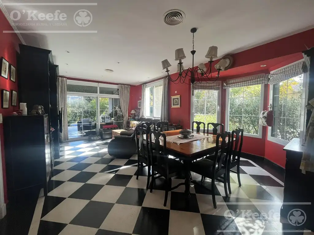 Casa en Abril Club De Campo de 4 dormitorios