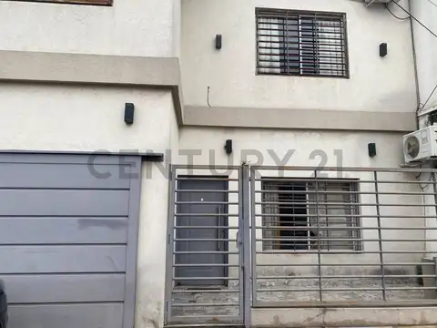 CASA EN VENTA VILLA LUZURIAGA 4-5 ambientes en LOTE PROPIO