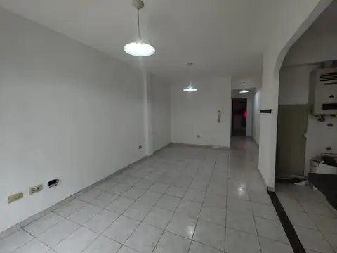 Departamento en Excelente Estado - A metros de la Avenida Mitre