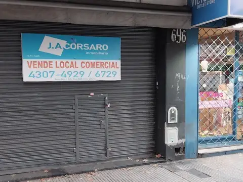 Local Comercial sobre la Av. Patricios casi esquina Pinzón