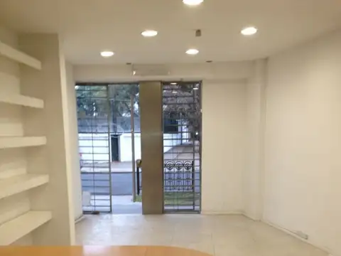 Pje Gould 900, Piso PB