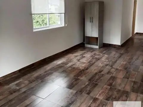 Casa en Venta - 3 Dormitorios 2 Baños - 900mts - La Cándida