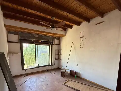 Casa en Venta en Castelar, USD 145.000