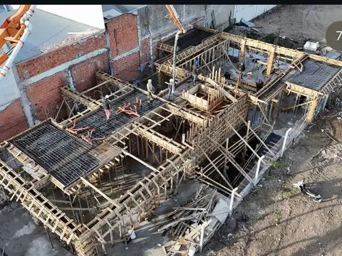 VENTA EN POZO LOCAL PINAMAR CENTRO