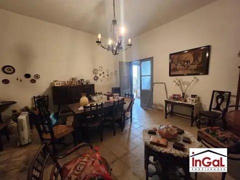 Casa 10 ambientes con 3 baños