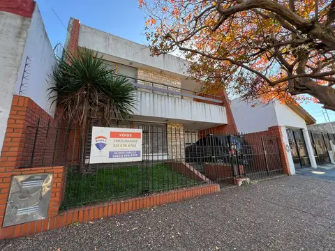 Casa 3 dormitorios Venta Sarandí Cochera y Jardin
