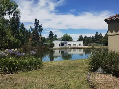 Casa en construcción - Barrio privado - Miralagos II