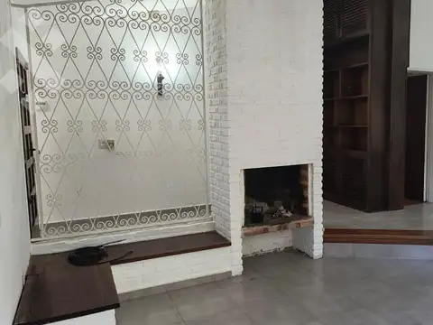 Casa en Alquiler con 1 cochera