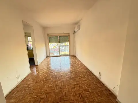Departamento de 2 ambientes con cocina independiente.