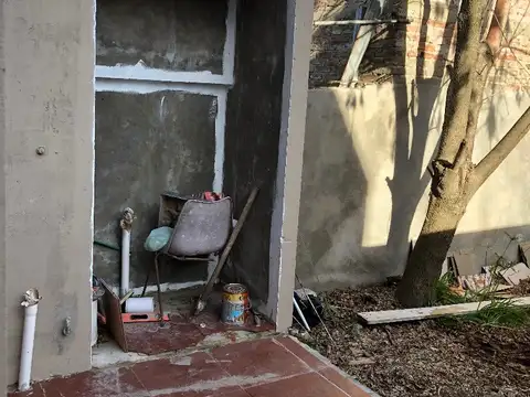 EXCELENTE DUPLEX EN VENTA, AMPLIOS AMBIENTES, BARRIO TOLOSA.