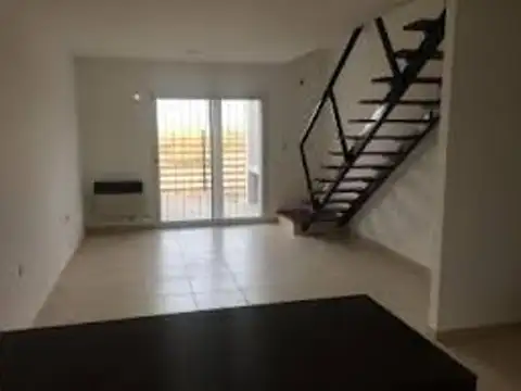 Depto Tipo Casa 3 ambientes con 2 baños