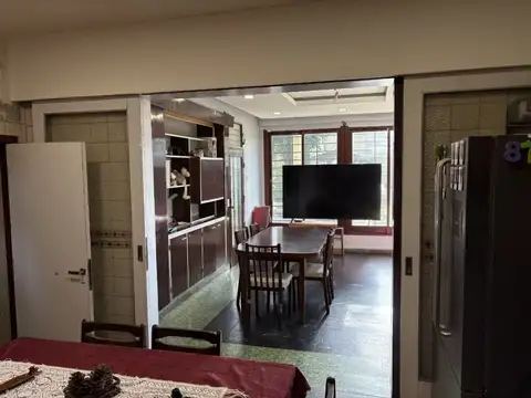 Casa 12 ambientes con 6 baños