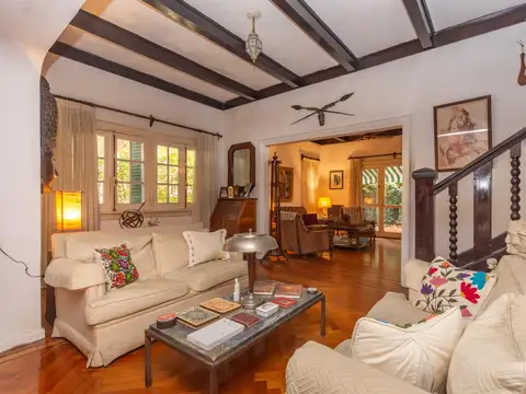 Casa en Venta con 3 cocheras