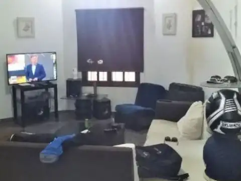 OPORTUNIDAD CASA 4 AMBIENTES C/PILETA, ESCUCHA OFERTA