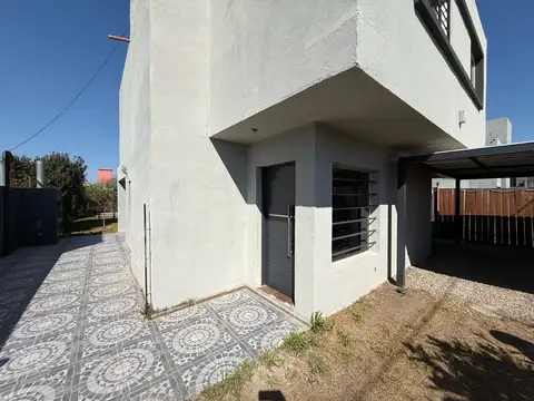 Casa 3 dormitorios con piscina a la venta en Funes Town