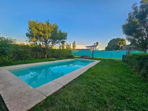 Casa 3 dormitorios con piscina a la venta en Funes Town