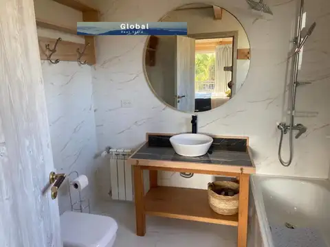 Casa 8 ambientes con 3 baños