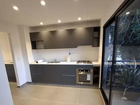 DEPARTAMENTO 4 AMBIENTES CON COCHERA DESCUBIERTA