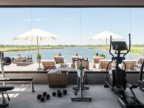 Lote perimetral financiado en venta en barrio El Naudir. Esc