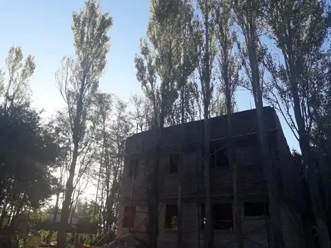 Casa para terminar y gran terreno