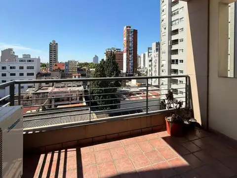 Del Valle Iberlucea al 2500