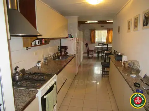 VENTA - CHALET - MUY BUENA UBICACION: A 250 METROS DE JUMBO Y 100 METROS DE FRÍAS - LOTE 10 X 44  