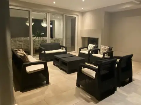 Casa en Alquiler Temporal con 2 cocheras