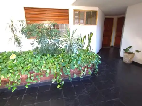 Tucuman N° al 2600, entre Av. Pte. Peron y Jose c paz