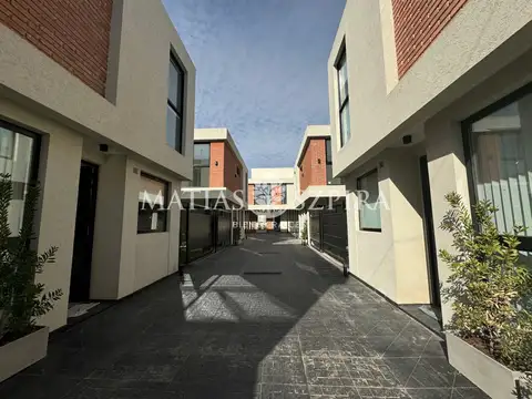 Casa - Venta - Argentina, Morón - Gdor Luis Monteverde 840