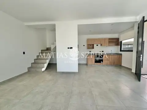 Casa 4 ambientes con 3 baños