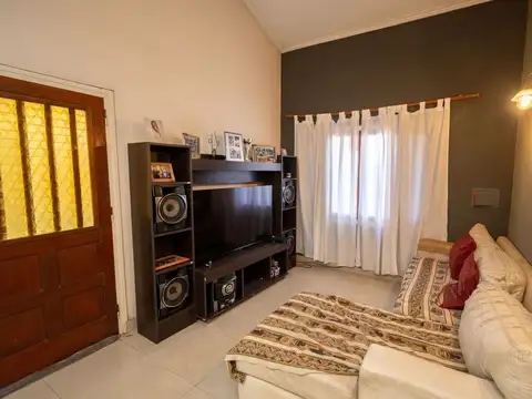 Casa en Venta con 3 cocheras