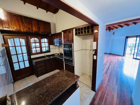 Depto Tipo Casa en Alquiler de 2 dormitorios
