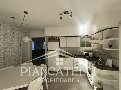 Casa 4 ambientes con 1 baño