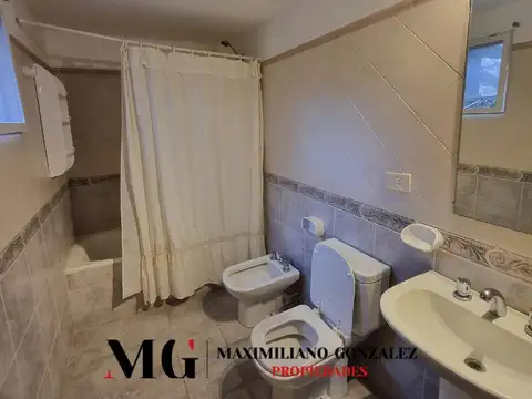Casa en Alquiler con 1 cochera