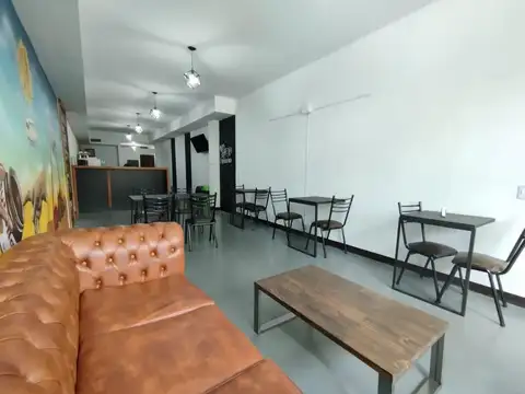 ALQUILER Excelente Local sobre Avenida Córdoba · 67 m2 (3.50x19)