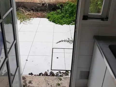 Departamento de pasillo, desarrollado en 2 plantas , con ascensor exclusivo,