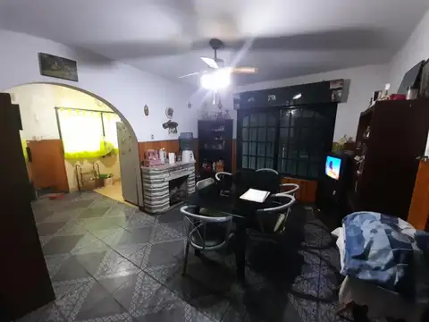 Casa 5 ambientes con 2 baños