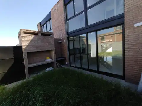 Depto Tipo Casa en Venta de 3 dormitorios