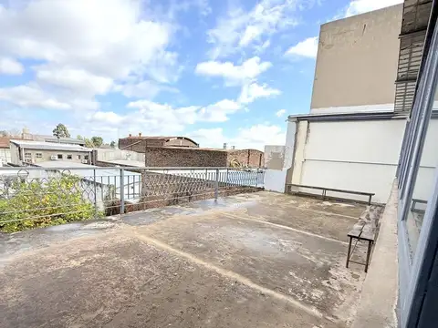 DEPOSITO INDUSTRIA GALPON ZONA INDUSTRIAL  DE MARTINEZ PRIMER PISO POR ESCALERA