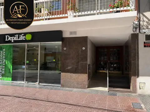 DEPARTAMENTO DE 3AMBIENTES AL FRENTE EN EXCELENTE ZONA. AMPLIO BALCON TERRAZA, IMPECABLE.