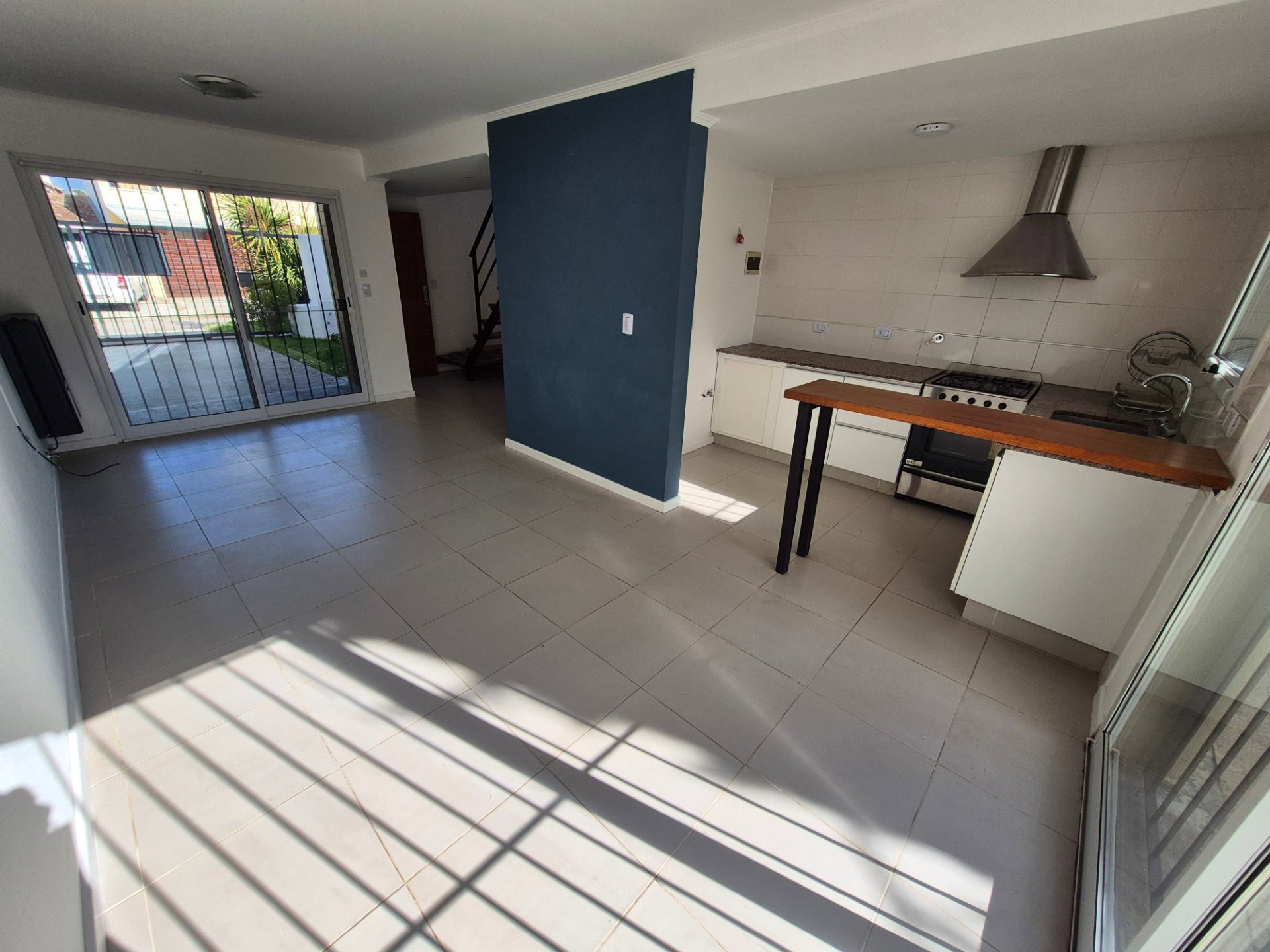 Depto Tipo Casa en Alquiler de 3 ambientes