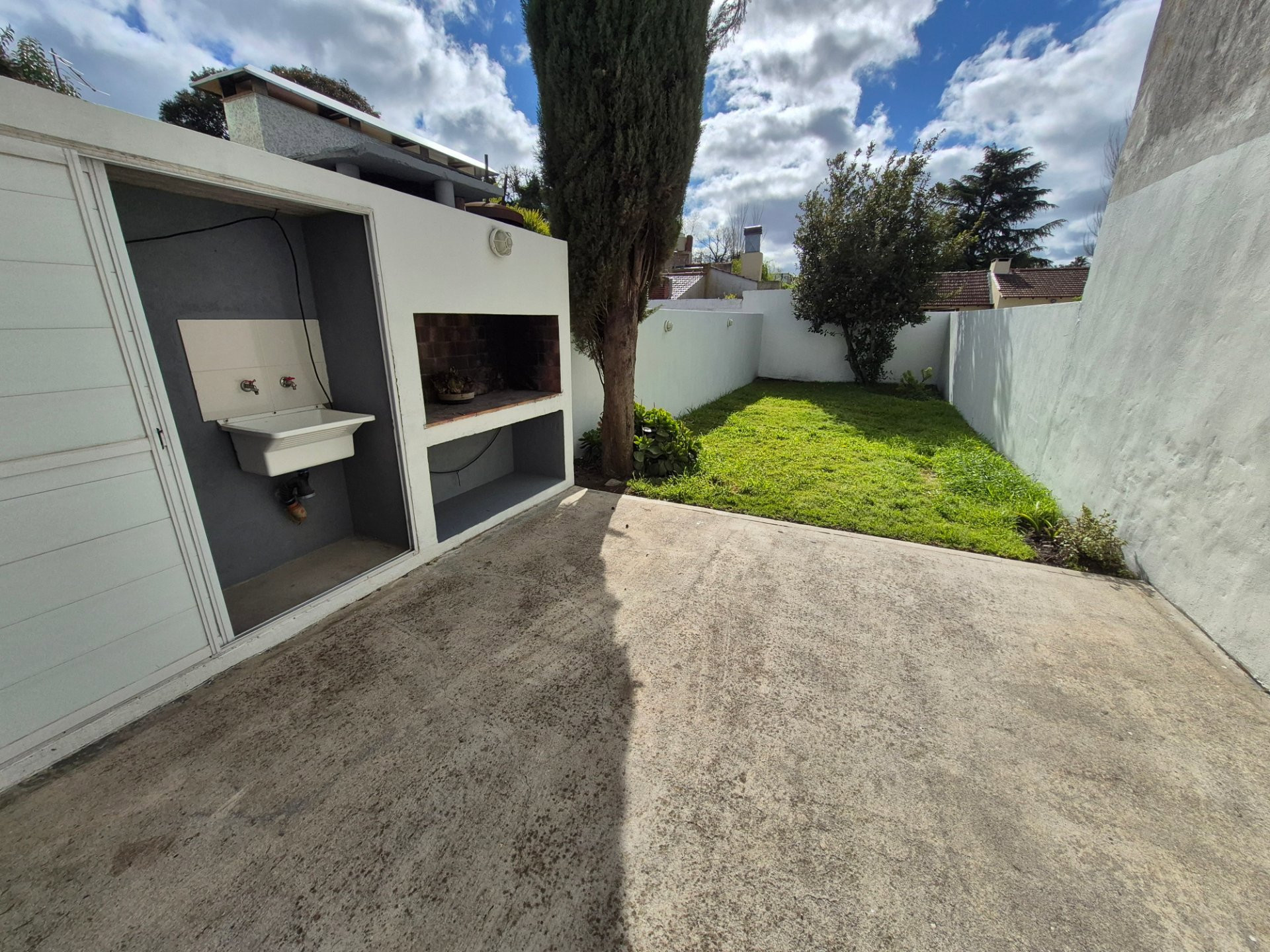 Depto Tipo Casa en Alquiler con 1 cocheras