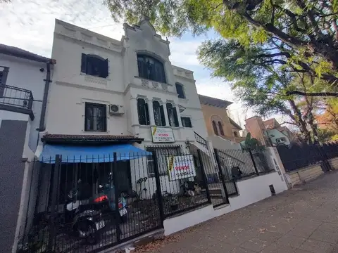 Casa 10 ambientes con 3 baños